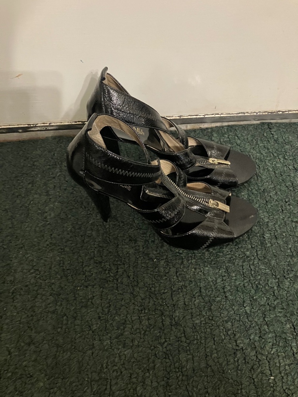 Michael Kors Berkley T Strap Zipper Open Toe Leather Sandal Heels Black Patent 9